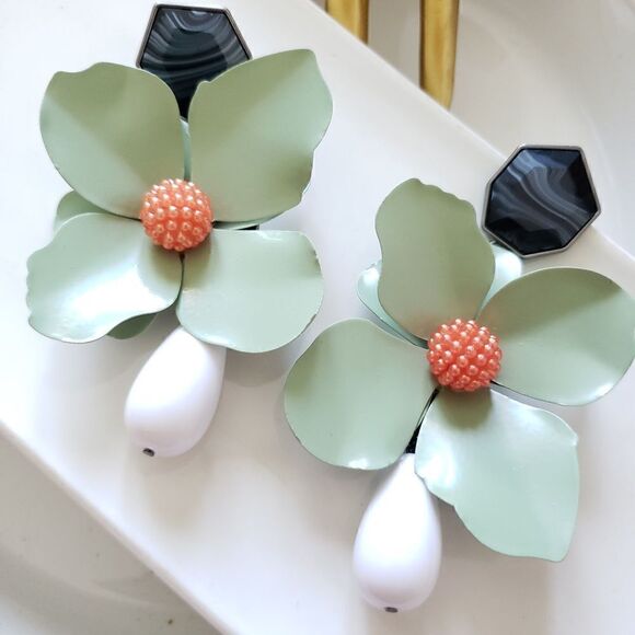 New! Zara Big Flower Earrings - Picture 13 of 13